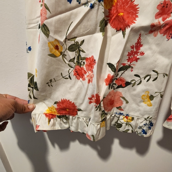 GAL MEETS GLAM Beverly Floral Romper - Picture 6 of 16